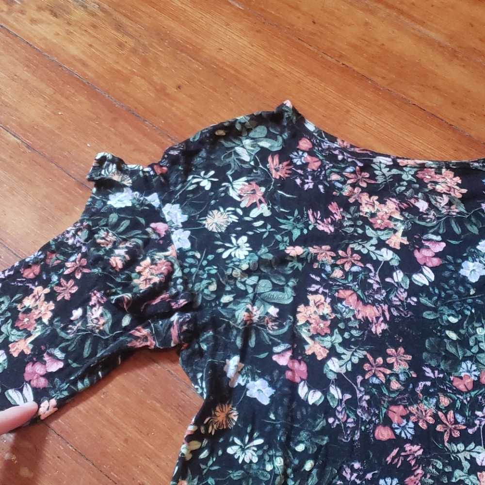 Women's long sleeve flower tee